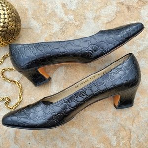 Vintage Ferragamo Fabulous Yesteryear Kitten Heels